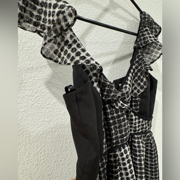 BCBGGeneration Y2K Babydoll Abstract Polka Dot Black Grey Mini Dress Size 0 - Picture 3 of 16